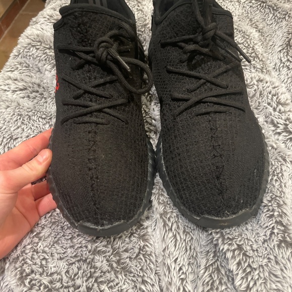 Size 9.5 Men’s Yeezy Boost 350 Bred - Picture 2 of 4
